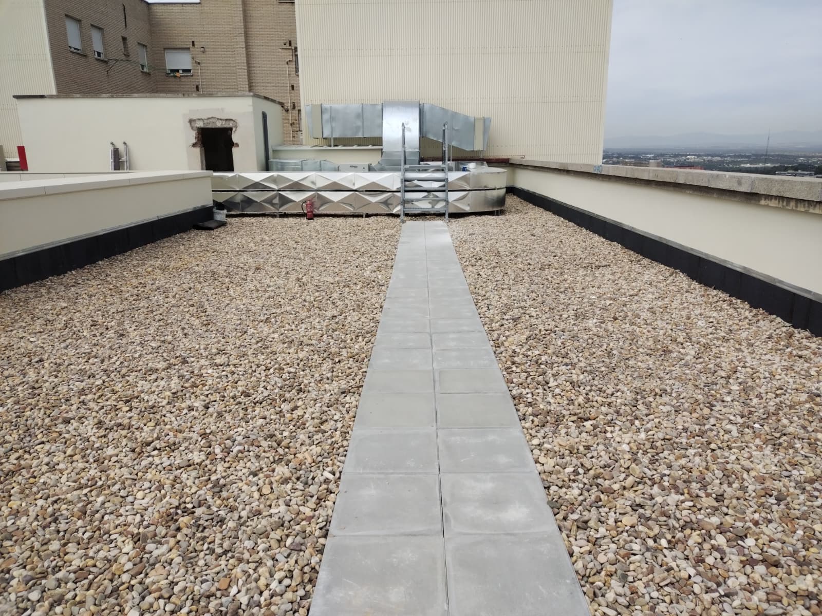 Impermeabilización y acondicionamiento de cubierta en Getafe