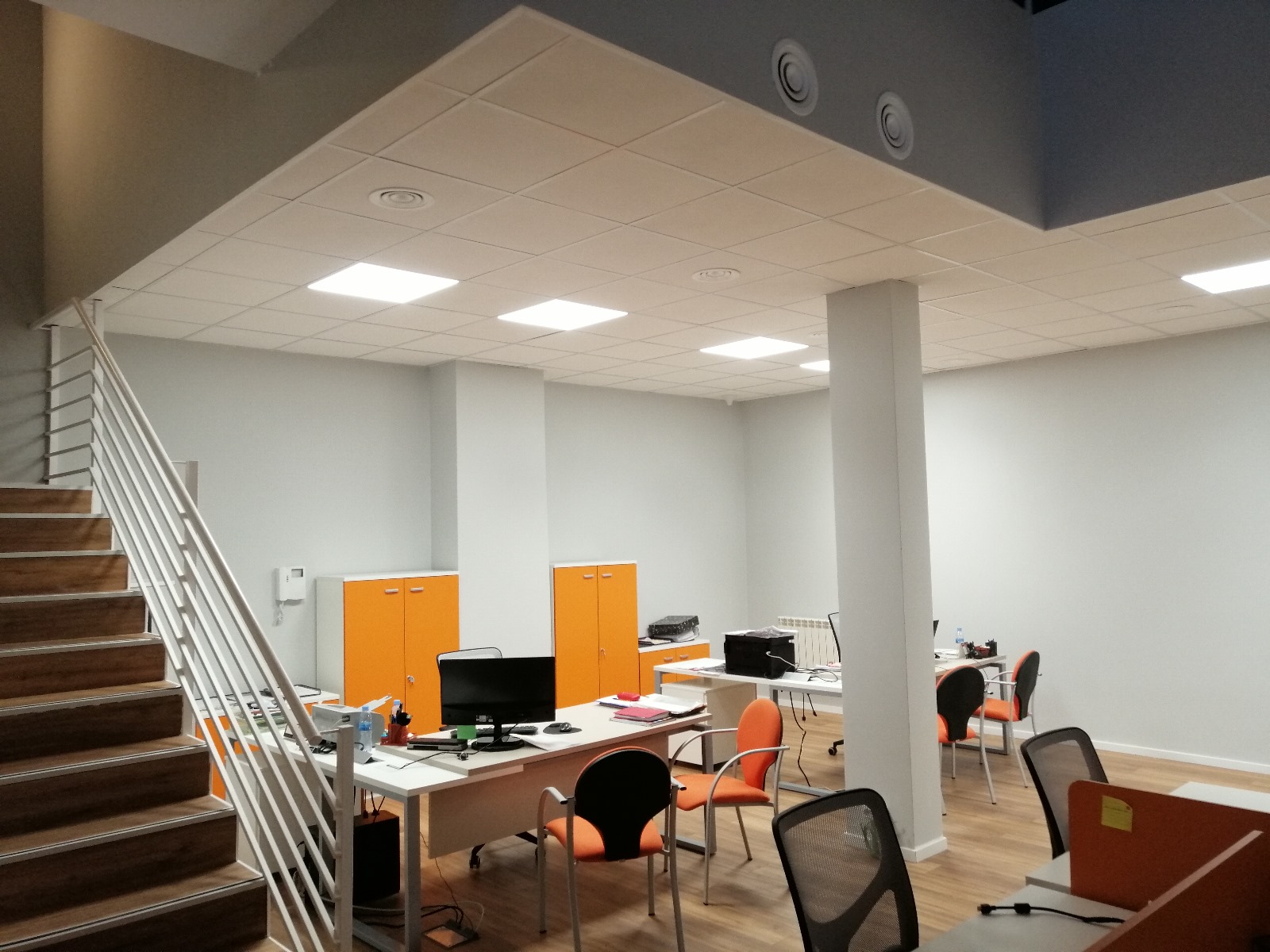 Reforma integral de oficina de telecomunicaciones en Madrid